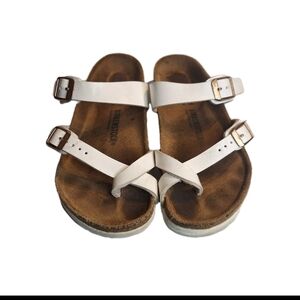 Birkenstock White Leather Double Strap Toe-Loop Girl Sandals. Size 33 US 2/2.5